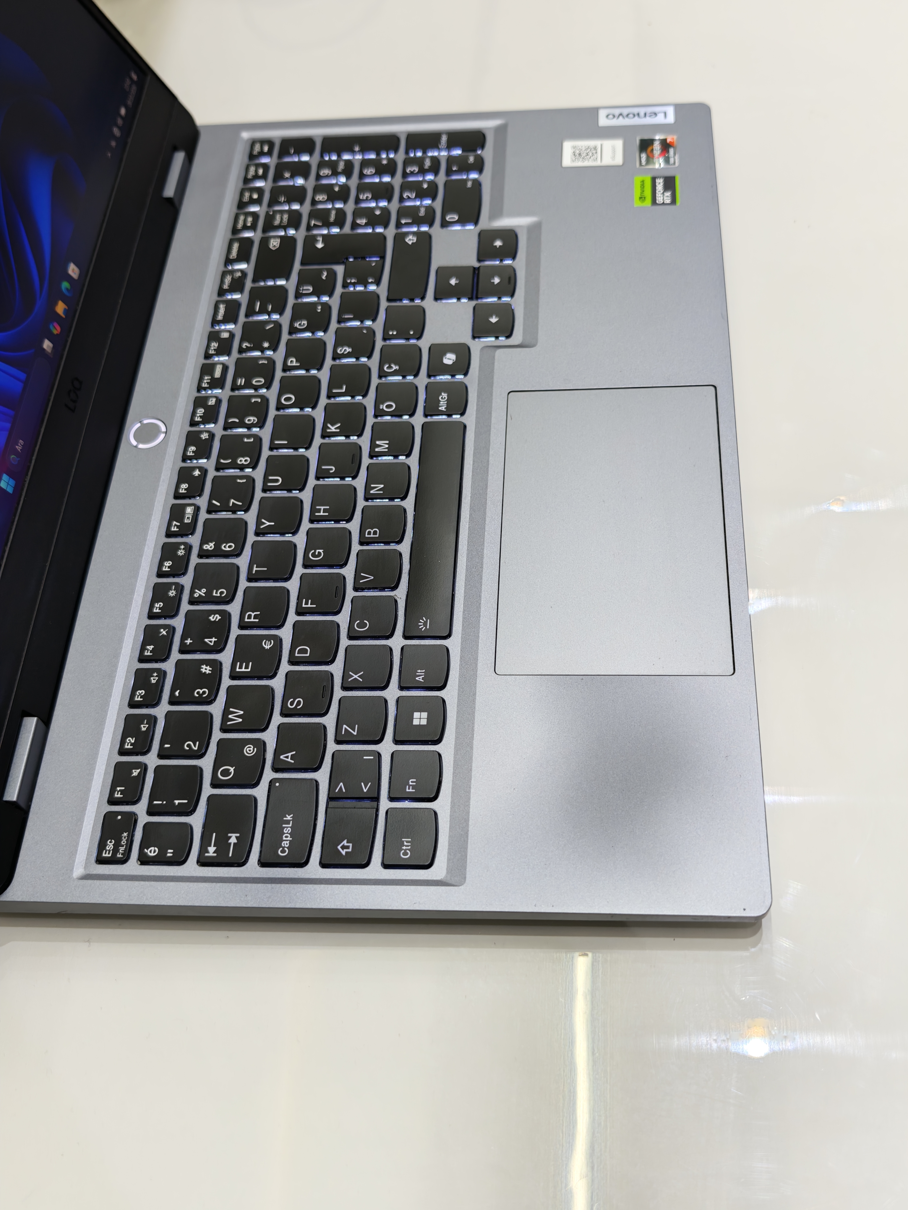 Lenovo Lenovo LOQ Ryzen 7 7435HS RTX 4050 6 GB 24 GB RAM 512 GB SSD - Görsel 3