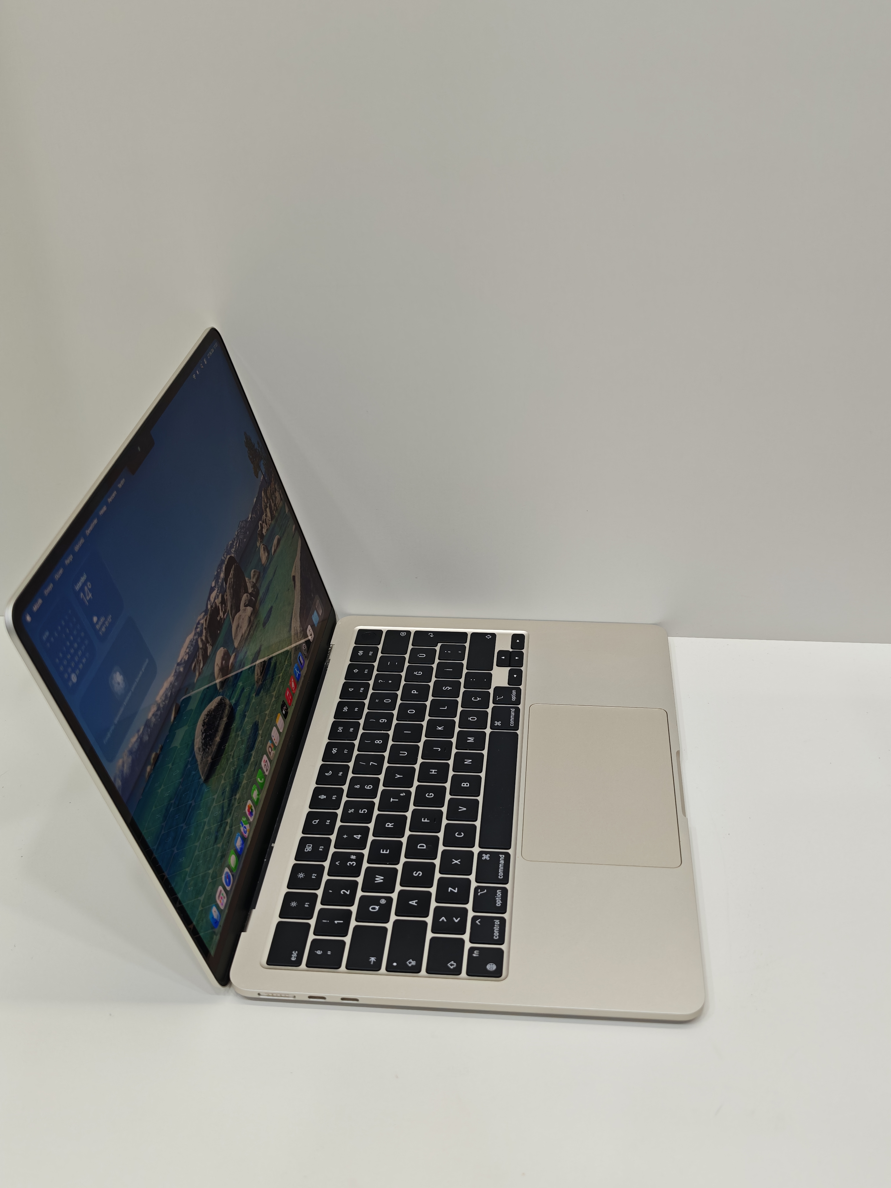 Apple Apple MacBook Air M2 13.6 inç 16 GB RAM 256 GB SSD Starlight - Görsel 3