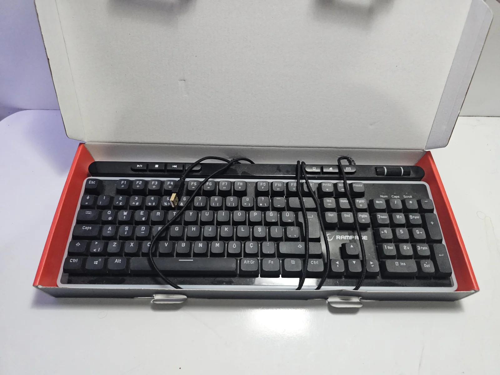 İkinci El Rampage Rampage Shine K14 RGB Kablolu Oyuncu Klavyesi - Görsel 2