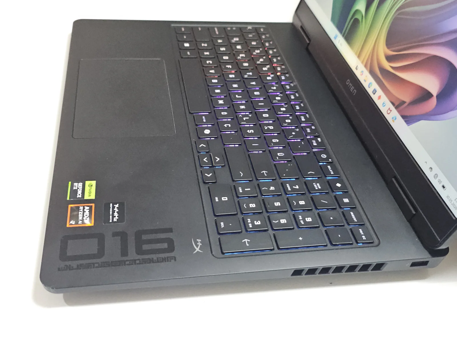 İkinci El HP Hp Omen Ryzen AI 7 350 RTX 5060 8GB - 32GB - 1TB - 16inc - Görsel 2