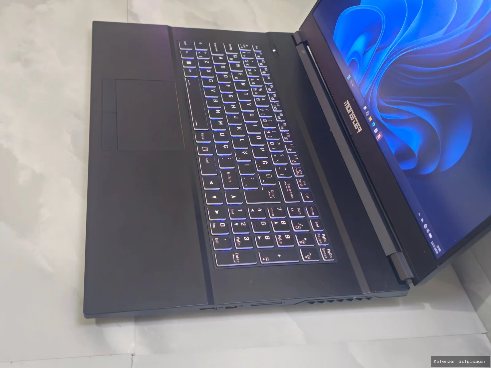 Monster Monster A7 V13.2 i5 11400H RTX 3050 Ti 32 GB RAM 1 TB SSD 17.3 - Görsel 2