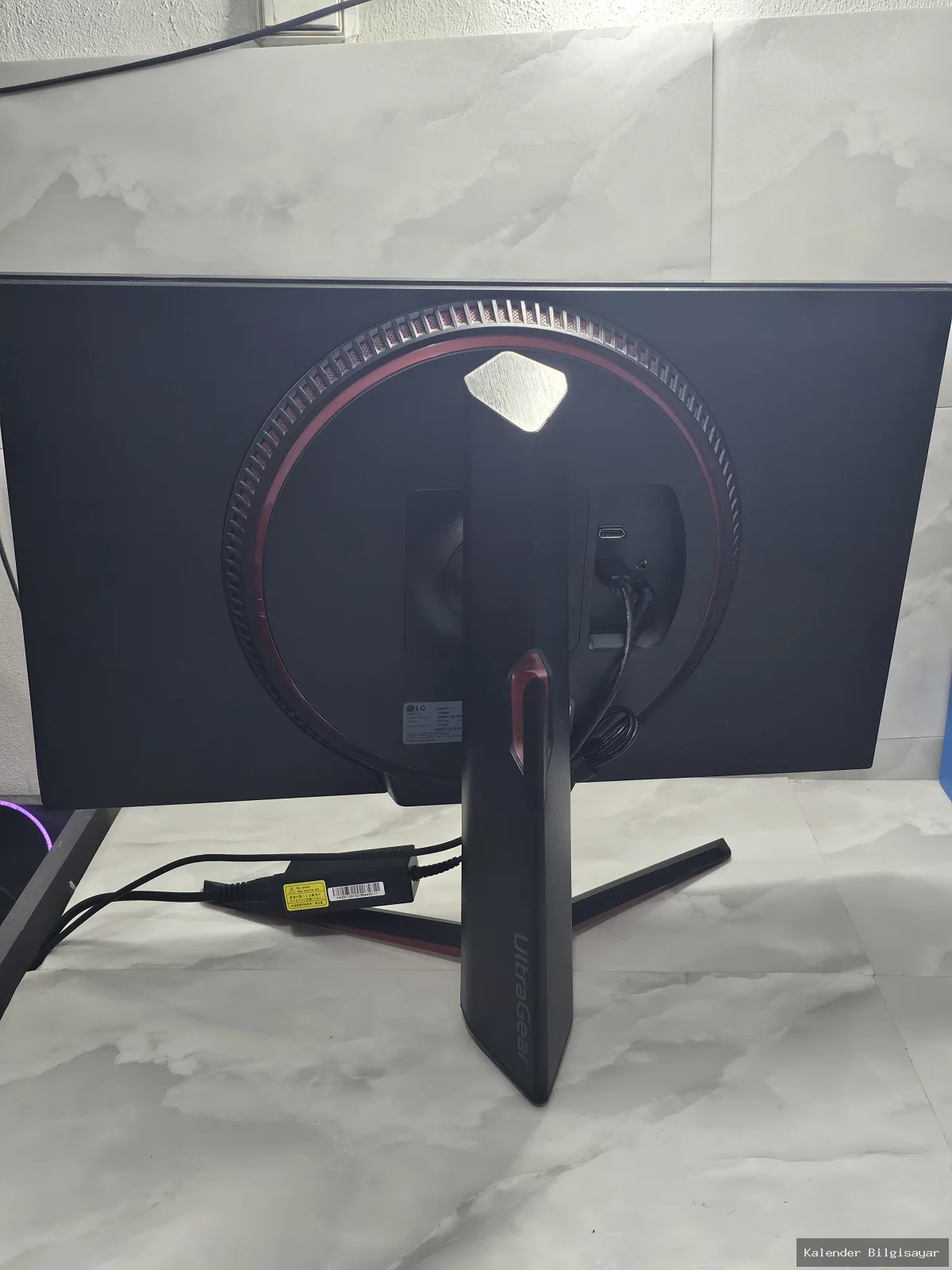LG LG UltraGear 27" 1 ms Full HD Pivot IPS 144 Hz Oyuncu Monitörü - Görsel 2