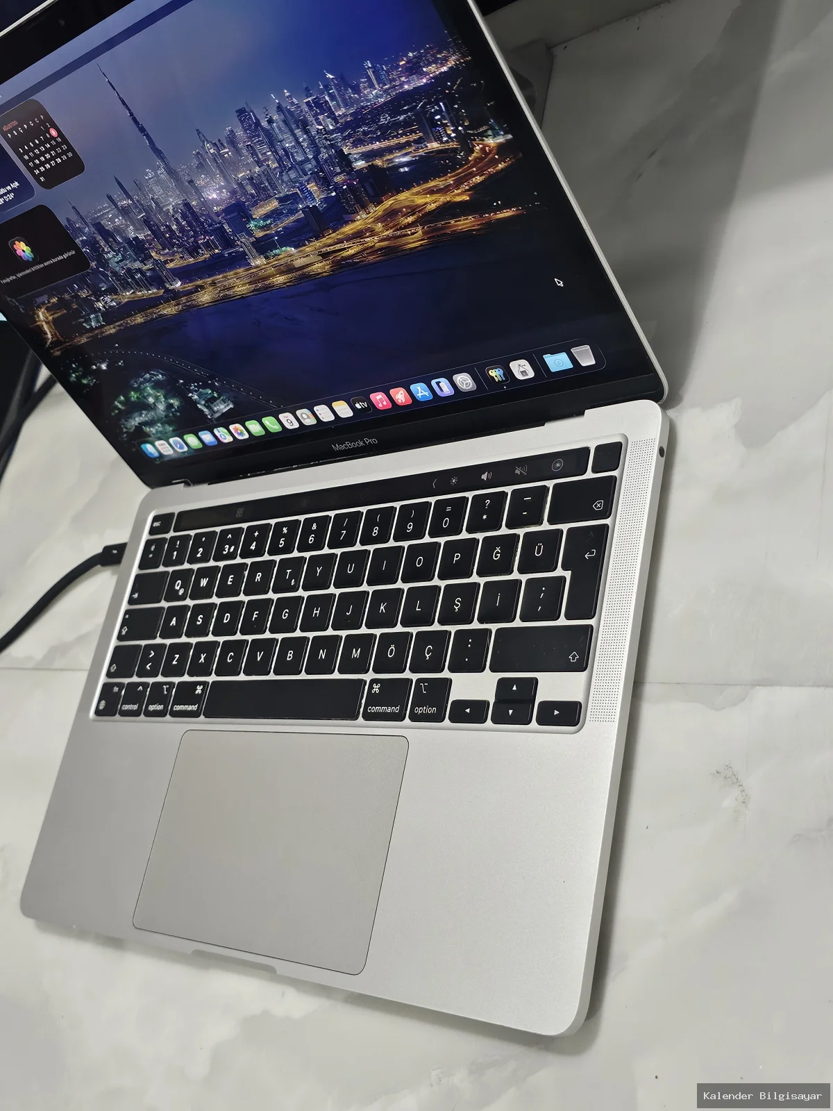 Apple MacBook Pro M1 8 GB 256 GB 13.3 inç - Görsel 2