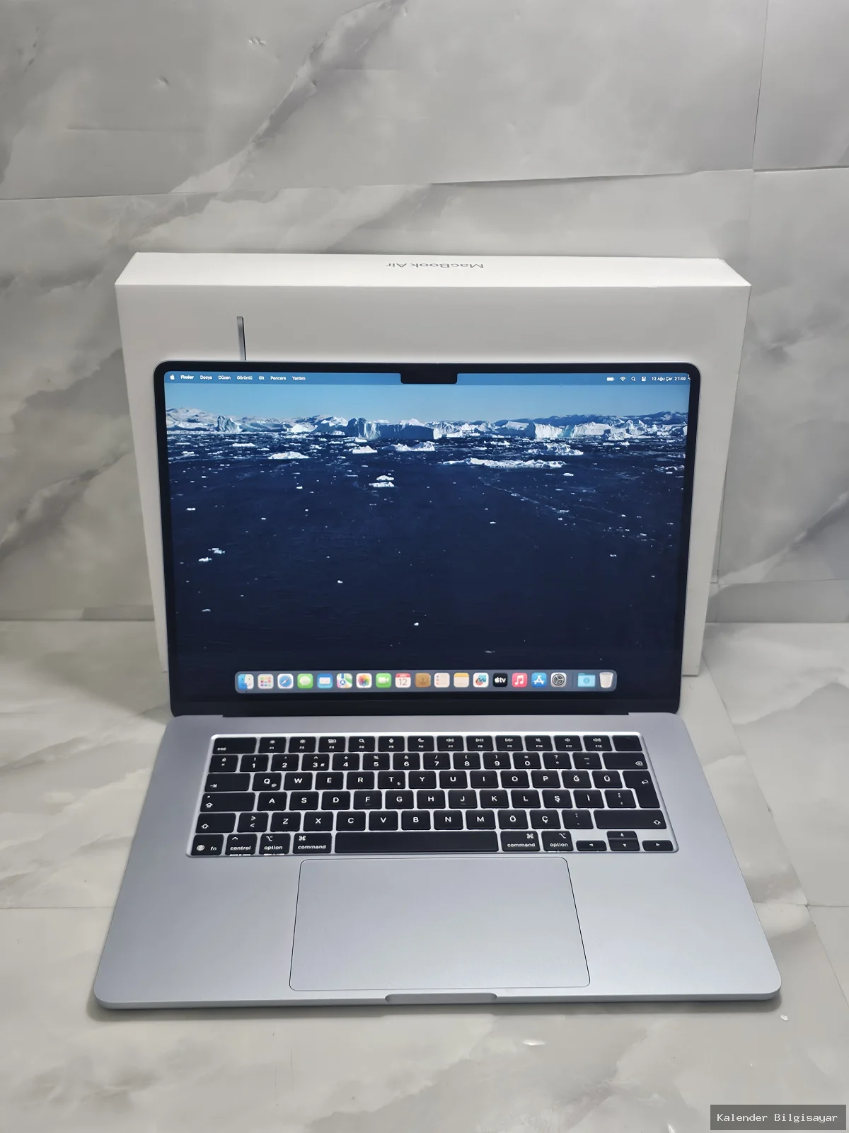 İkinci El Apple MacBook Air M4 15 inç 16 GB RAM 256 GB SSD - Görsel 1