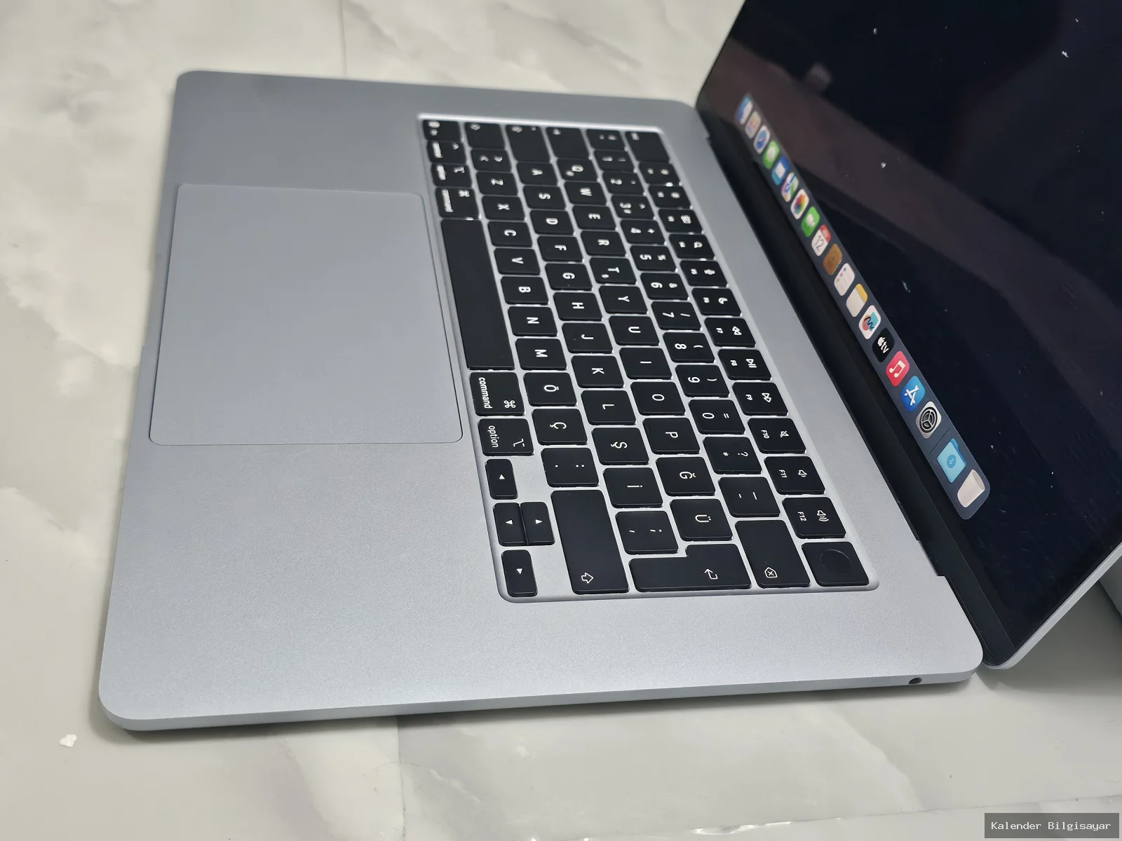 Apple MacBook Air M4 15 inç 16 GB RAM 256 GB SSD - Görsel 2