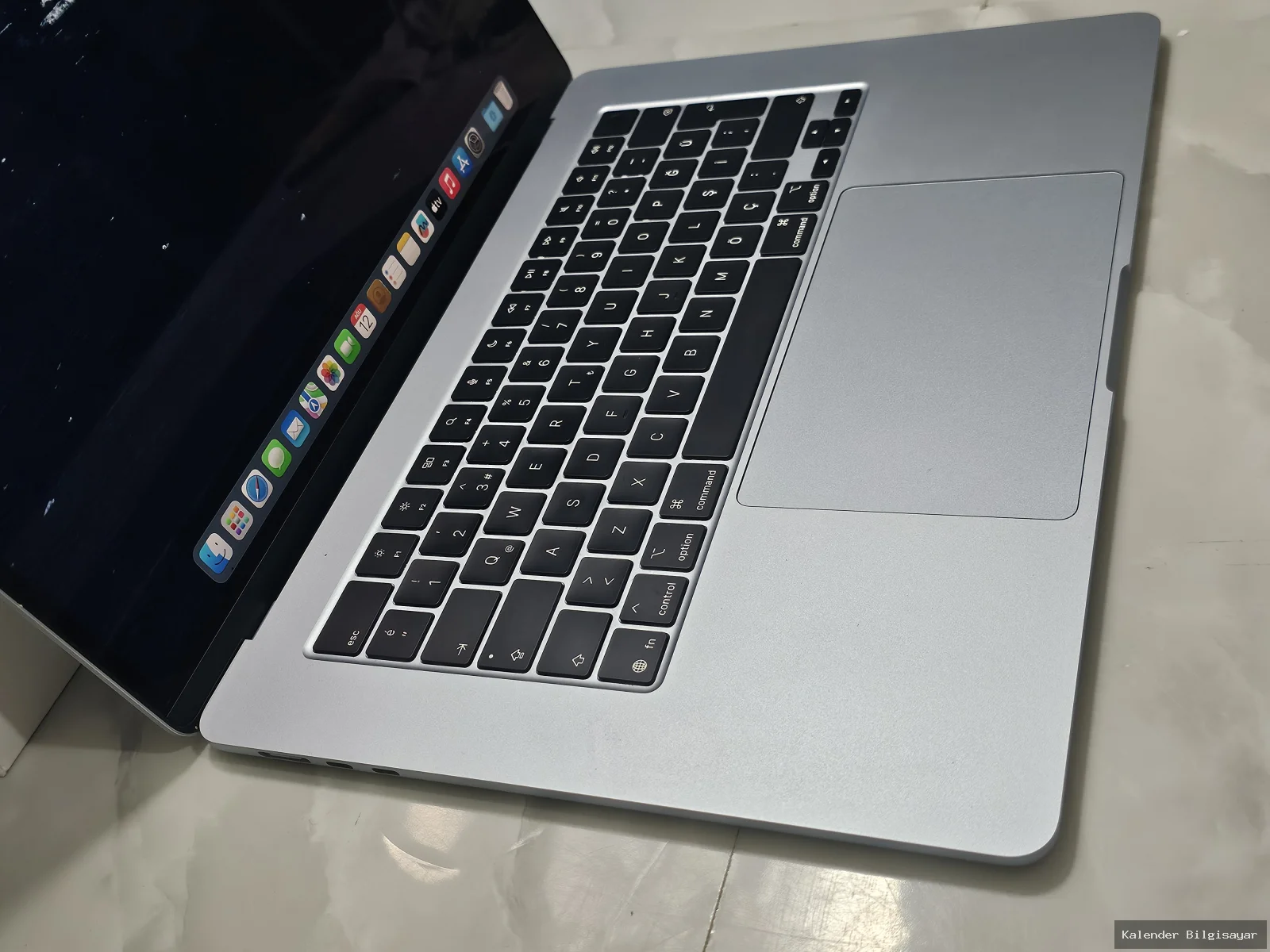 Apple MacBook Air M4 15 inç 16 GB RAM 256 GB SSD - Görsel 3