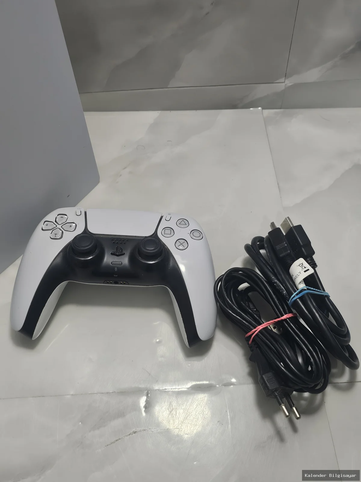 Sony Sony PlayStation 5 Digital Edition 825 GB Oyun Konsolu - Beyaz - Görsel 2