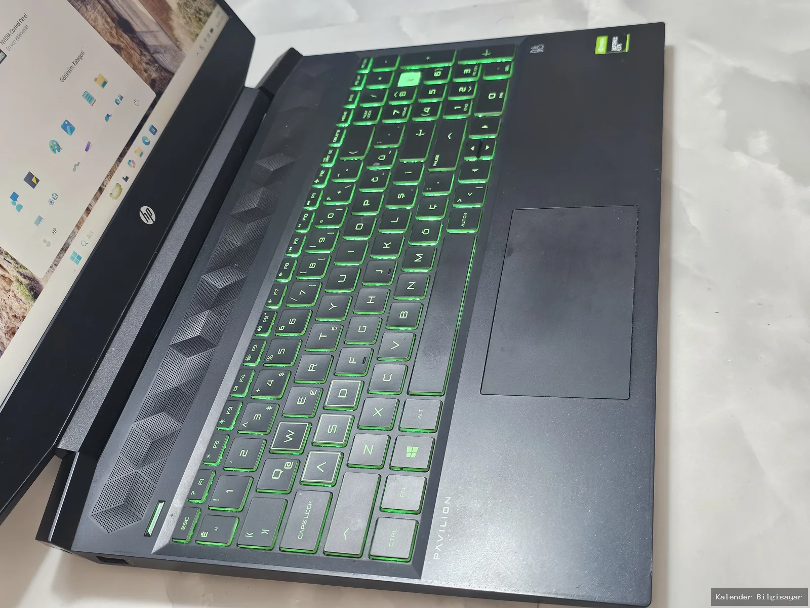 HP HP Ryzen 5 3550H GTX 1650 8 GB RAM 256 GB SSD Gaming Laptop - Görsel 3