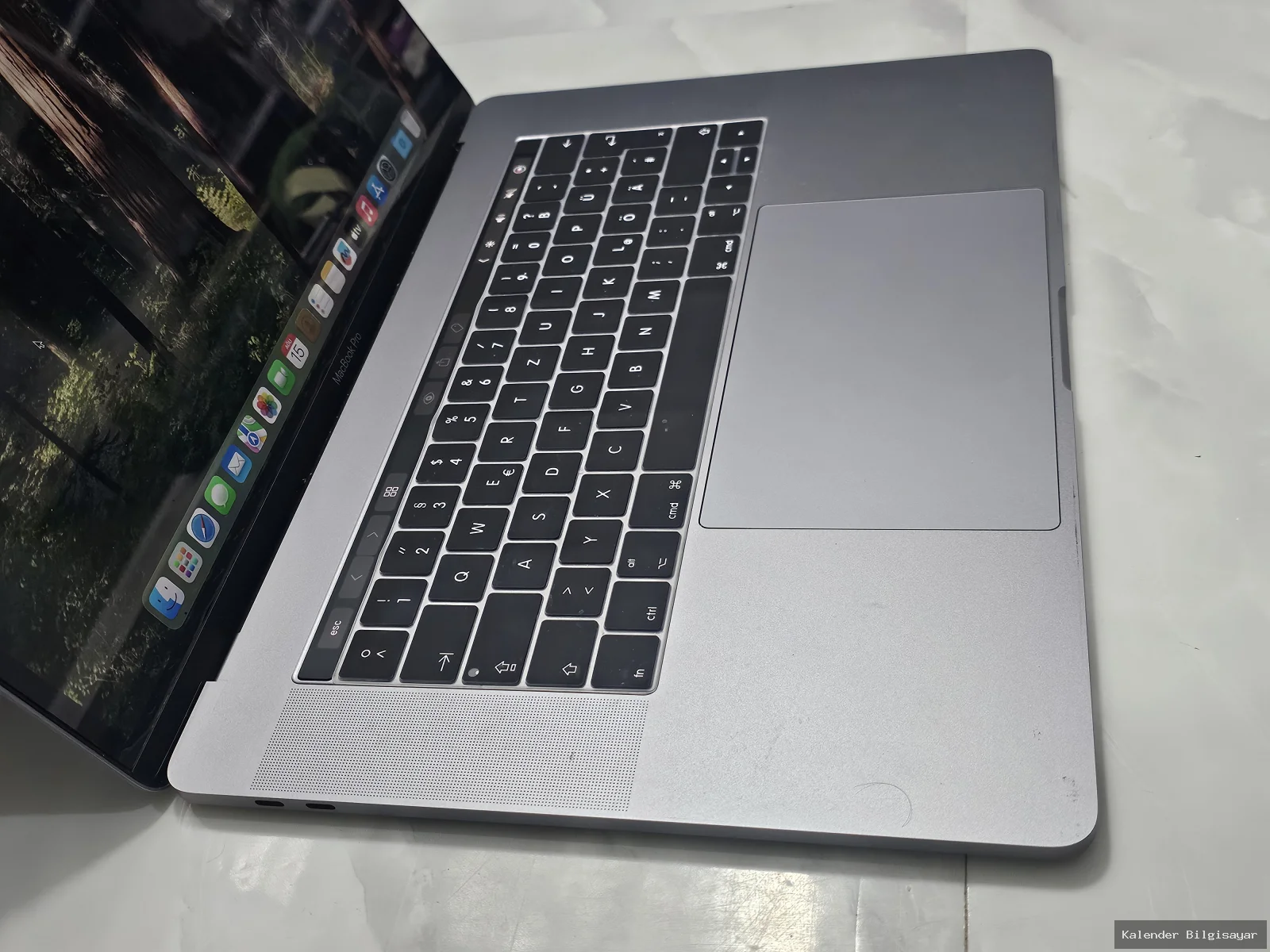 Apple MacBook Pro i9 32 GB RAM 2 TB SSD 15 inç Yd Klavye - Görsel 3
