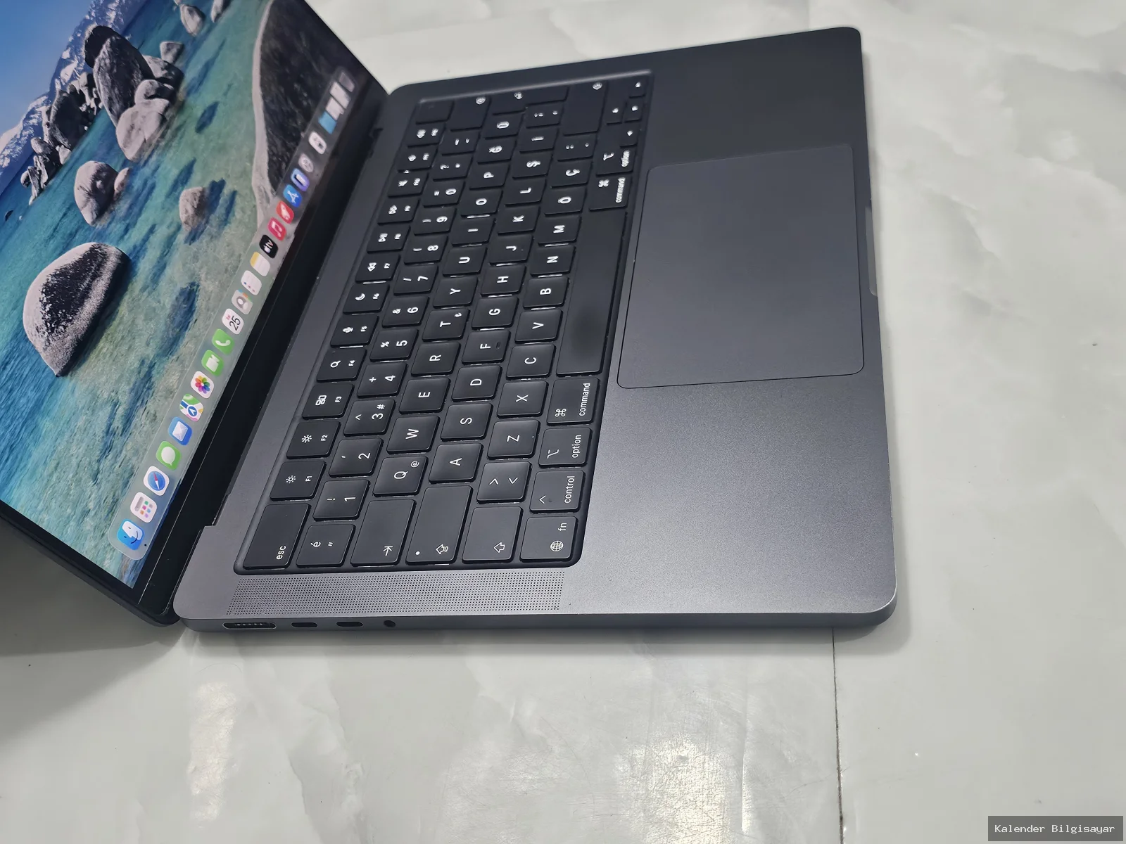 Apple MacBook Pro M5 16 GB RAM 512 GB SSD 14 inç - Görsel 3