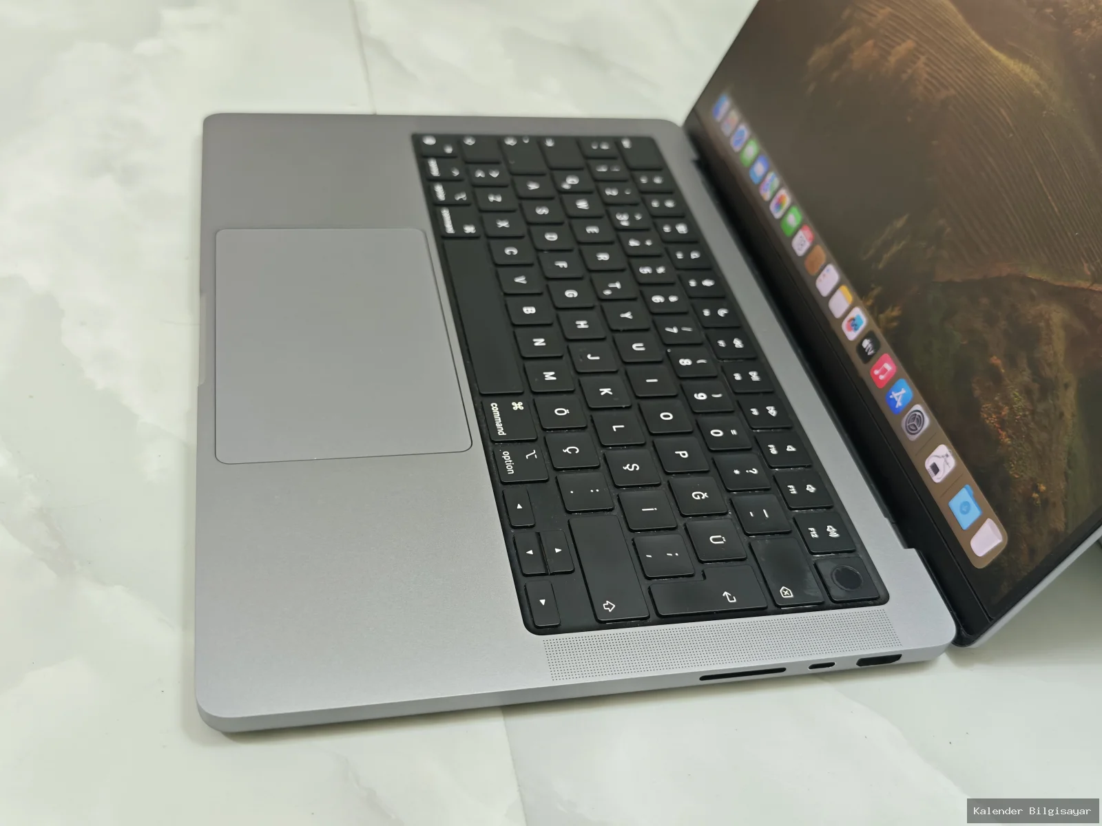 Apple MacBook Pro M1 Max 64 GB RAM 1 TB SSD 14 inç - Görsel 2