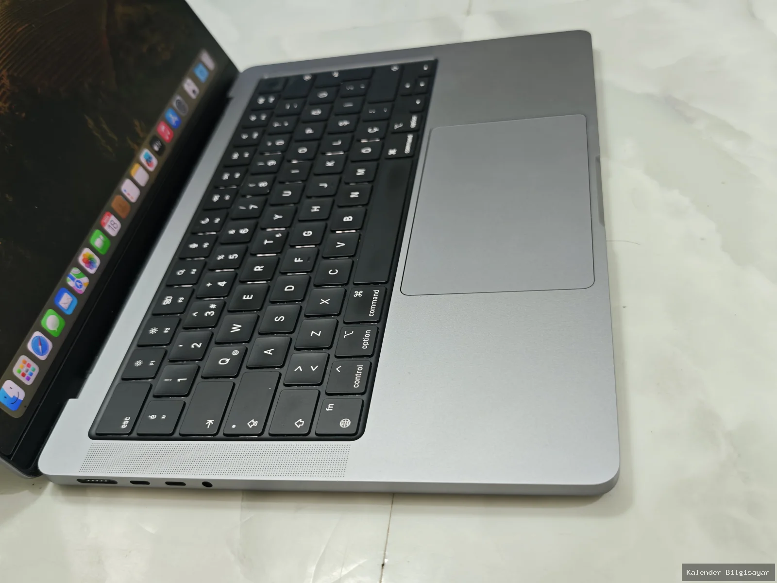 Apple MacBook Pro M1 Max 64 GB RAM 1 TB SSD 14 inç - Görsel 3