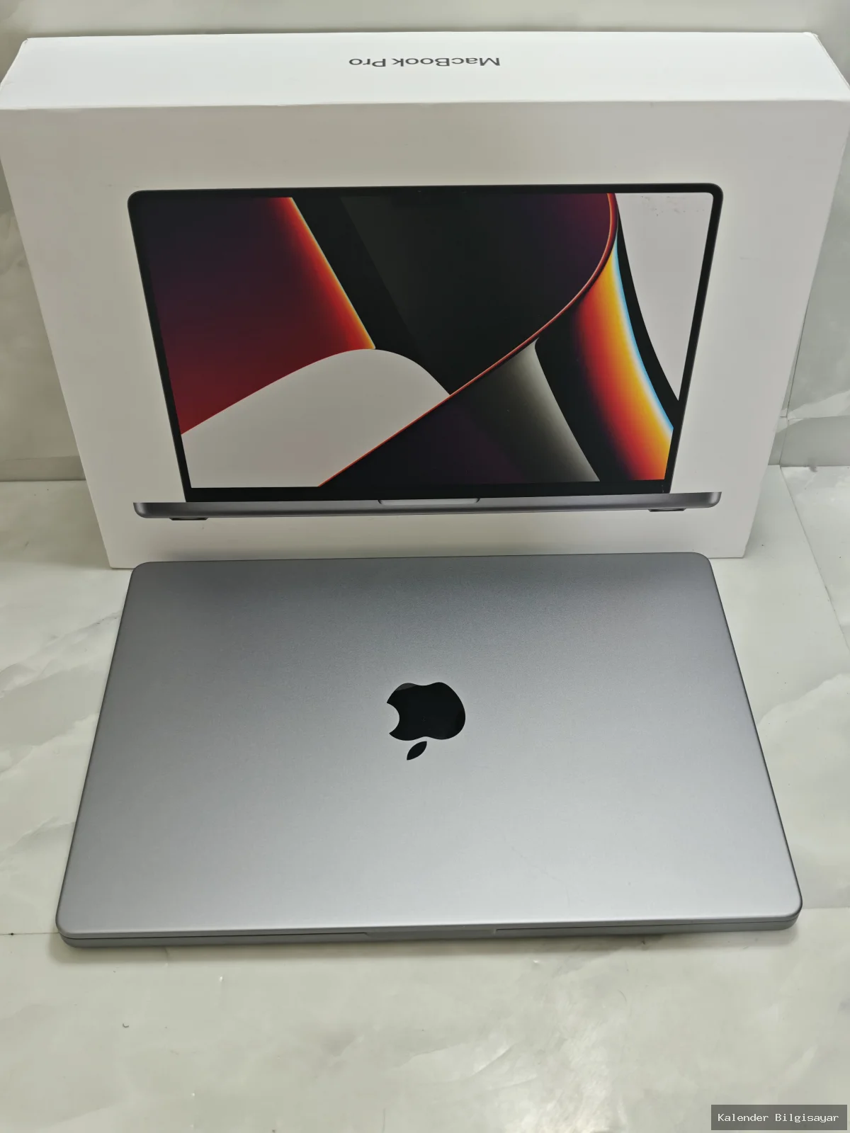 Apple MacBook Pro M1 Max 64 GB RAM 1 TB SSD 14 inç - Görsel 4