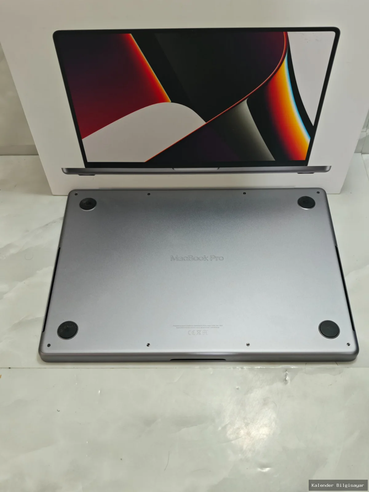 Apple MacBook Pro M1 Max 64 GB RAM 1 TB SSD 14 inç - Görsel 5