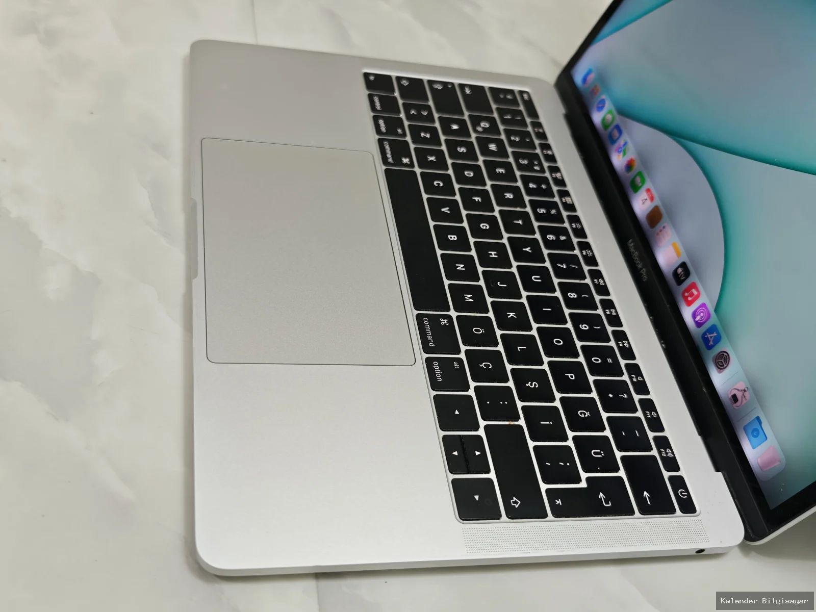 Apple MacBook Pro 2017 i5 8 GB RAM 256 GB SSD 13 inç - Görsel 2