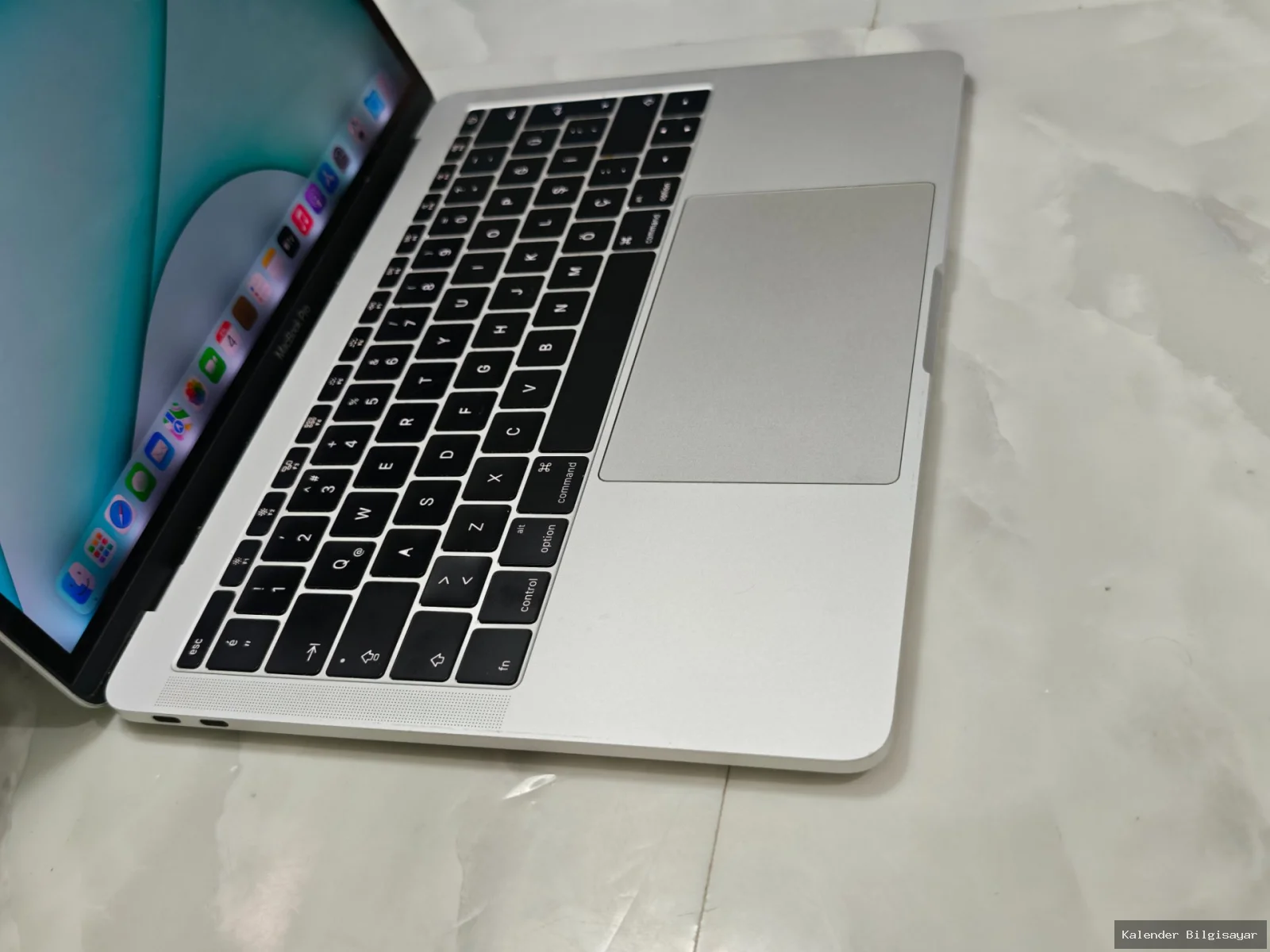 Apple MacBook Pro 2017 i5 8 GB RAM 256 GB SSD 13 inç - Görsel 3