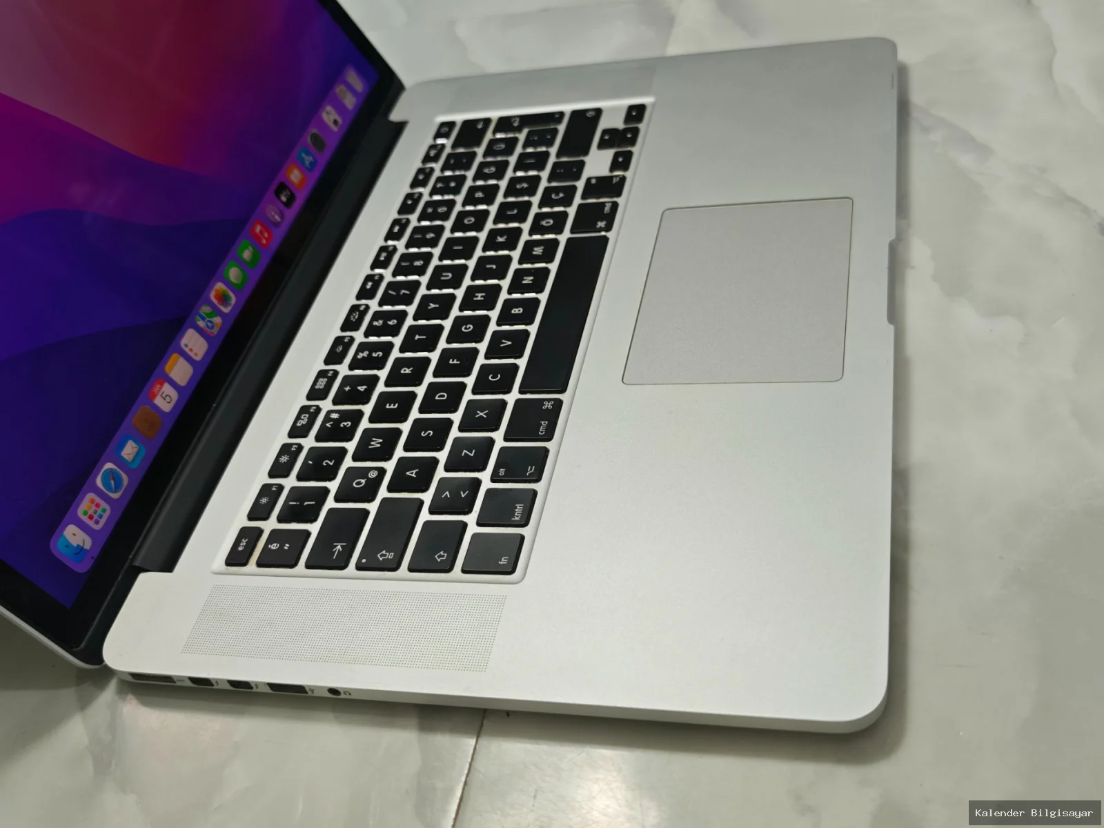 Apple MacBook Pro 15 A1398 2015 i7 16 GB 256 GB Retina - Görsel 3