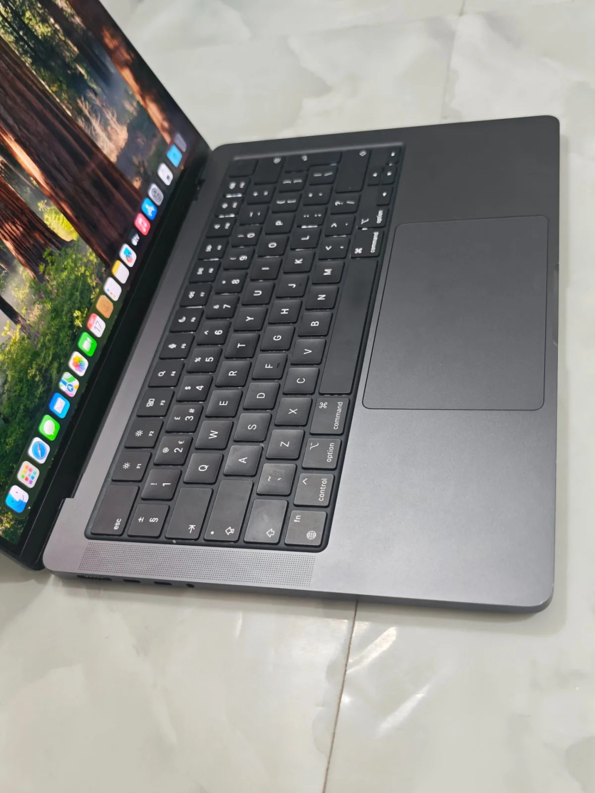Apple MacBook Pro M3 Pro 18 GB RAM 512 GB SSD A2992 - Görsel 3