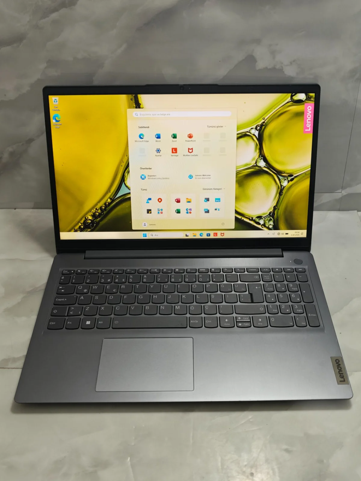 İkinci El Lenovo Lenovo Ryzen 7 5700U 20 GB RAM 512 GB SSD Laptop - Görsel 1