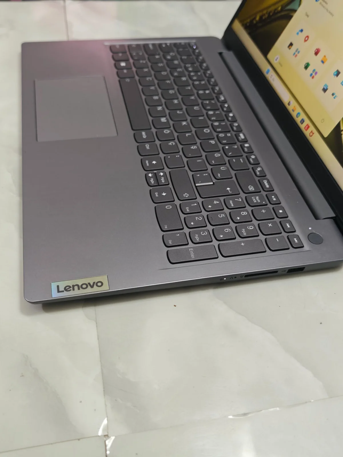 Lenovo Lenovo Ryzen 7 5700U 20 GB RAM 512 GB SSD Laptop - Görsel 2