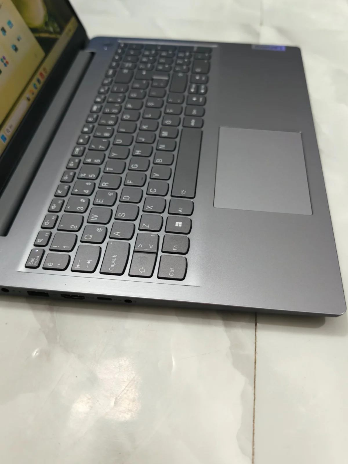 Lenovo Lenovo Ryzen 7 5700U 20 GB RAM 512 GB SSD Laptop - Görsel 3