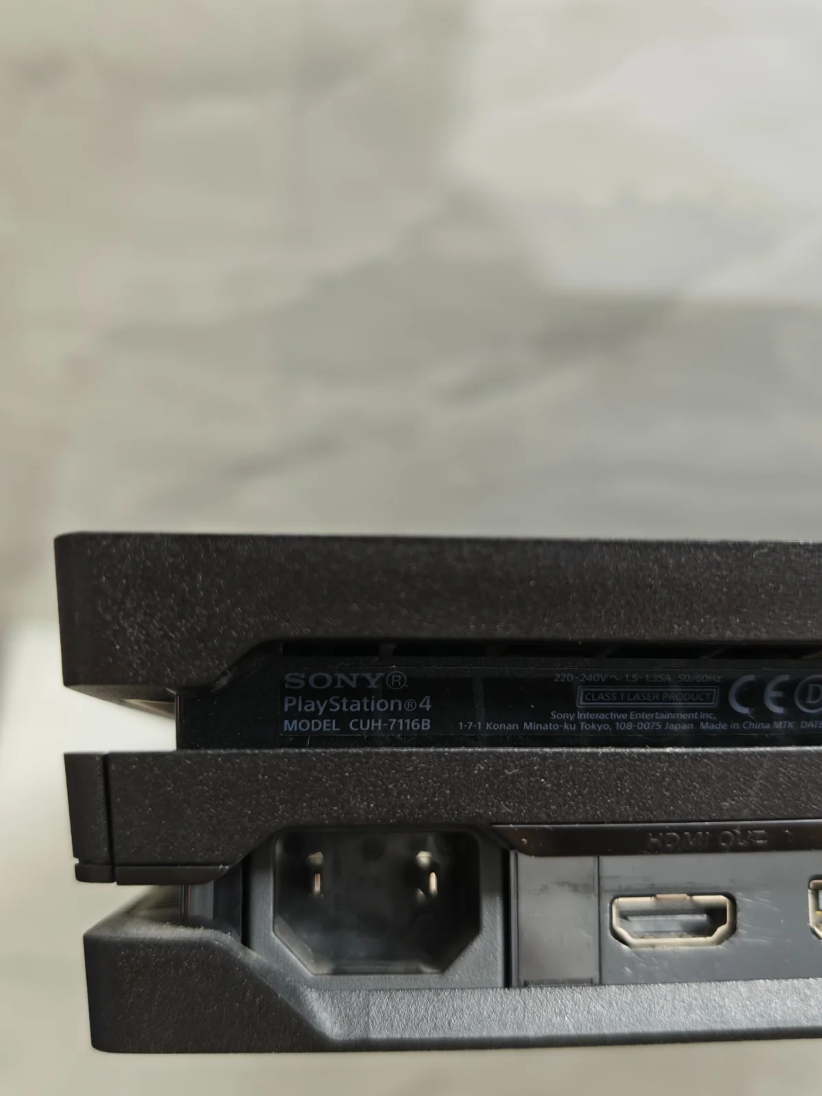 Sony Sony PlayStation 4 Pro 1 TB CUH-7116B + 2 Kol - Görsel 3
