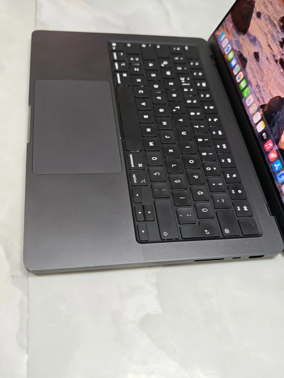 Apple MacBook Pro M5 16 GB RAM 512 GB SSD 14 inç - Görsel 2
