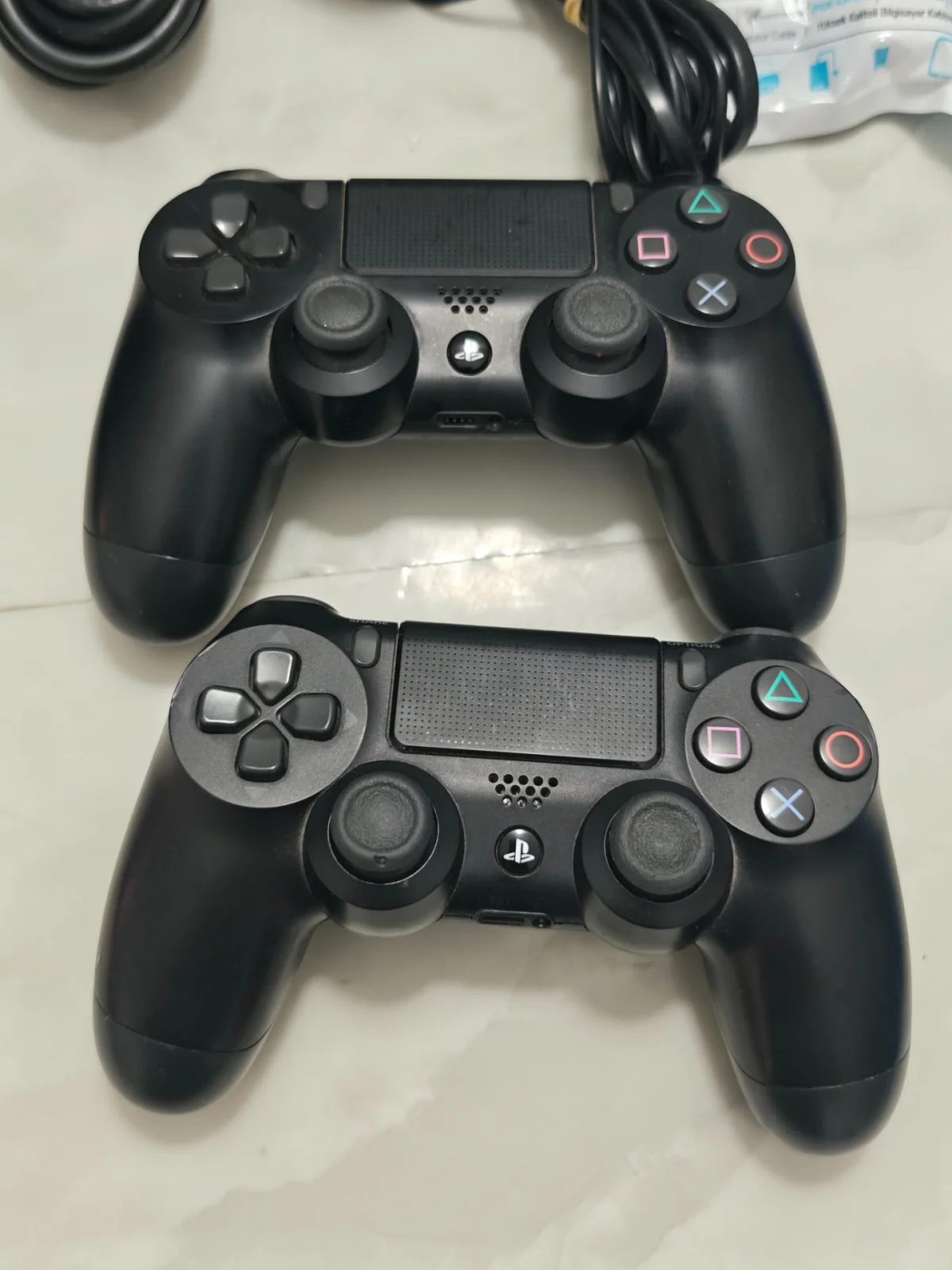 Sony Sony PlayStation 4 Pro 1 TB + 2 Adet DualShock 4 + Şarj İstasyonu - Görsel 3