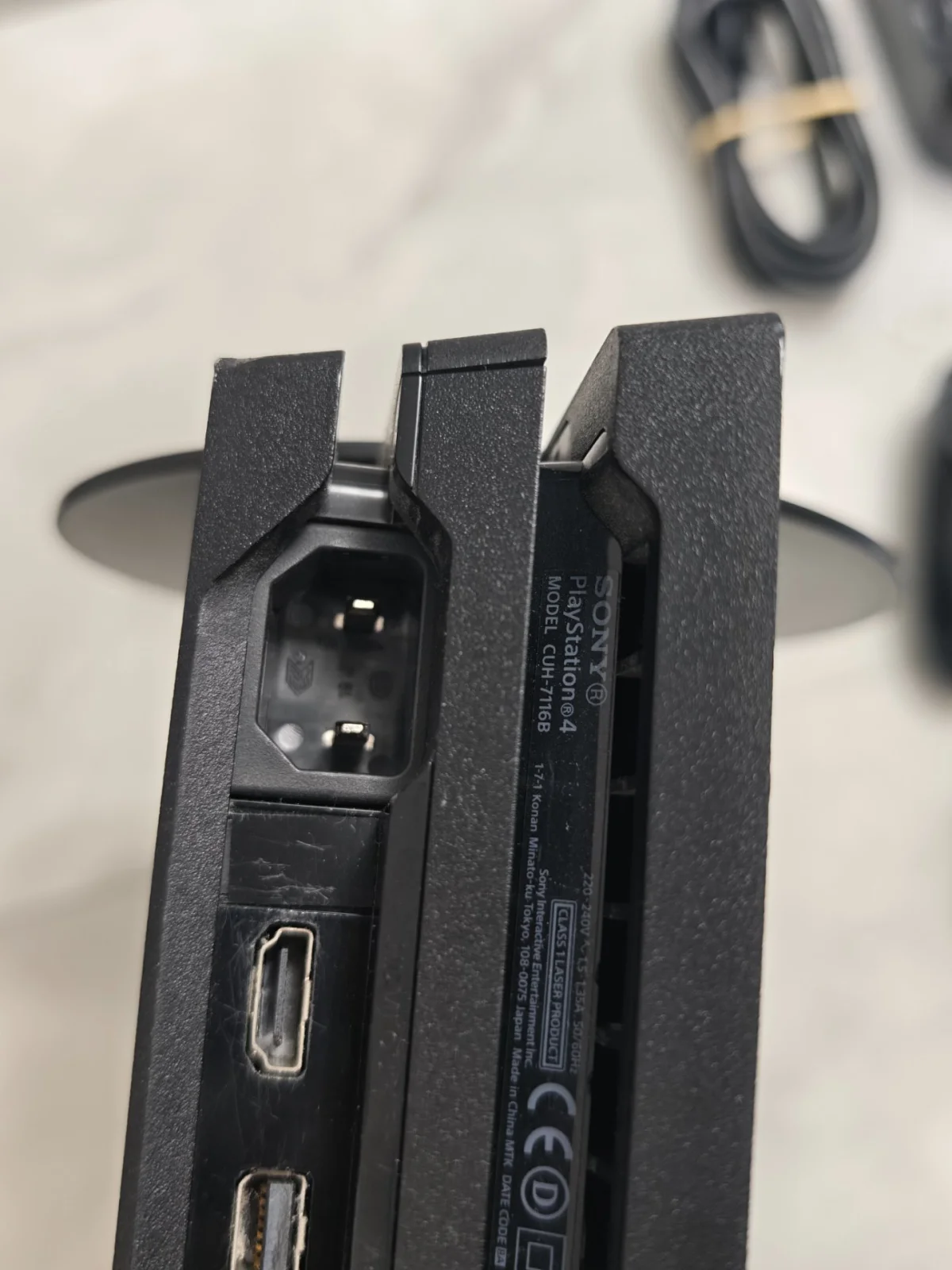 Sony Sony PlayStation 4 Pro 1 TB + 2 Adet DualShock 4 + Şarj İstasyonu - Görsel 4