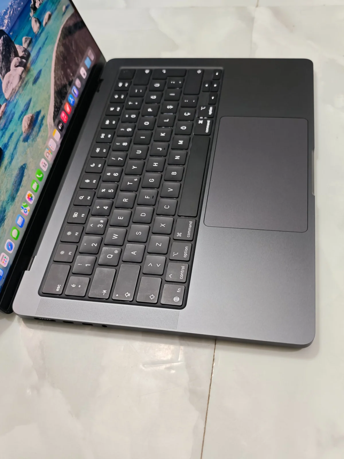 Apple Apple MacBook Pro 14" M5 Pro 24 GB 1 TB SSD Uzay Siyah - Görsel 3