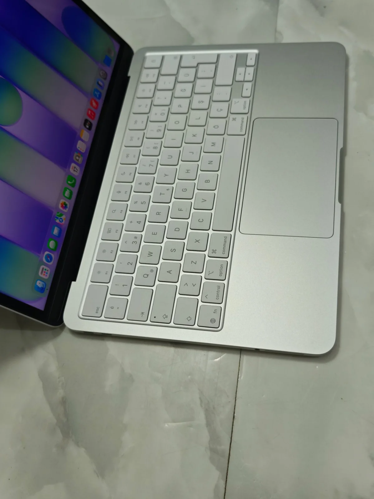 Apple Apple MacBook Neo A18 Pro 8 GB 256 GB 13" Gümüş - Görsel 3