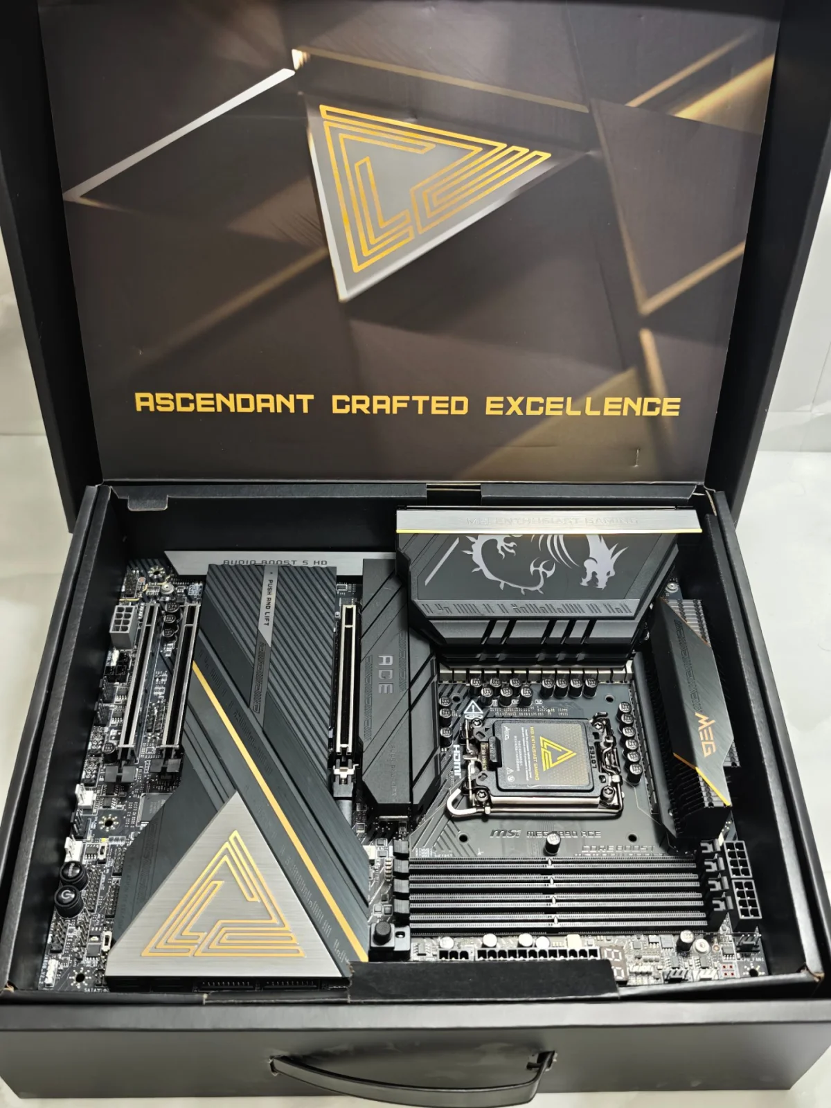 MSI MSI Meg Z890 Ace 9200 MHz Soket 1851 DDR5 Wi-Fi 7 Atx Anakart - Görsel 3
